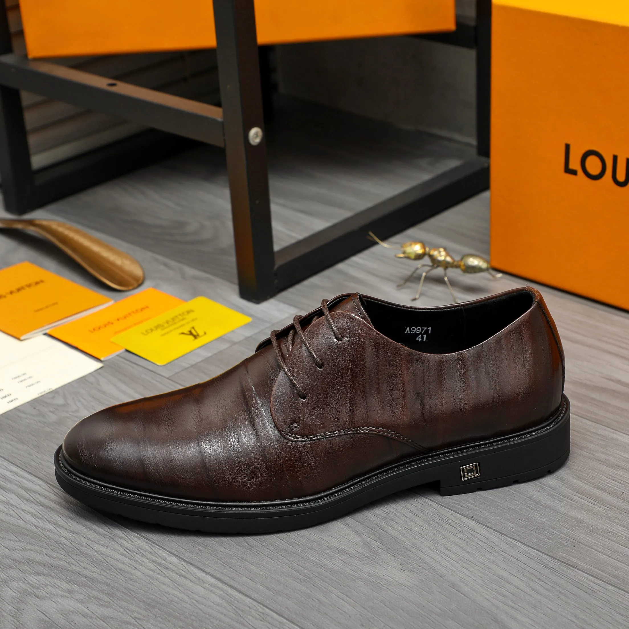 Men's shoes 💰p442 Product trademark: LV (Louis Vuitton) business lace-up leather shoes Regular size: 38-46 (45.46 custom-made, non-refundable) Product materials: Selected high-quality color-brushed cowhide upper, cowhide lining, rubber outsole